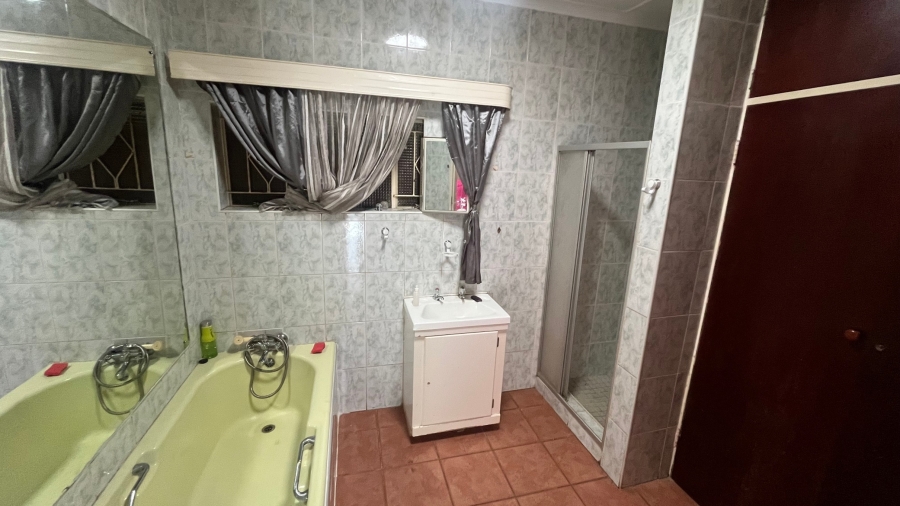 3 Bedroom Property for Sale in Protea Park North West